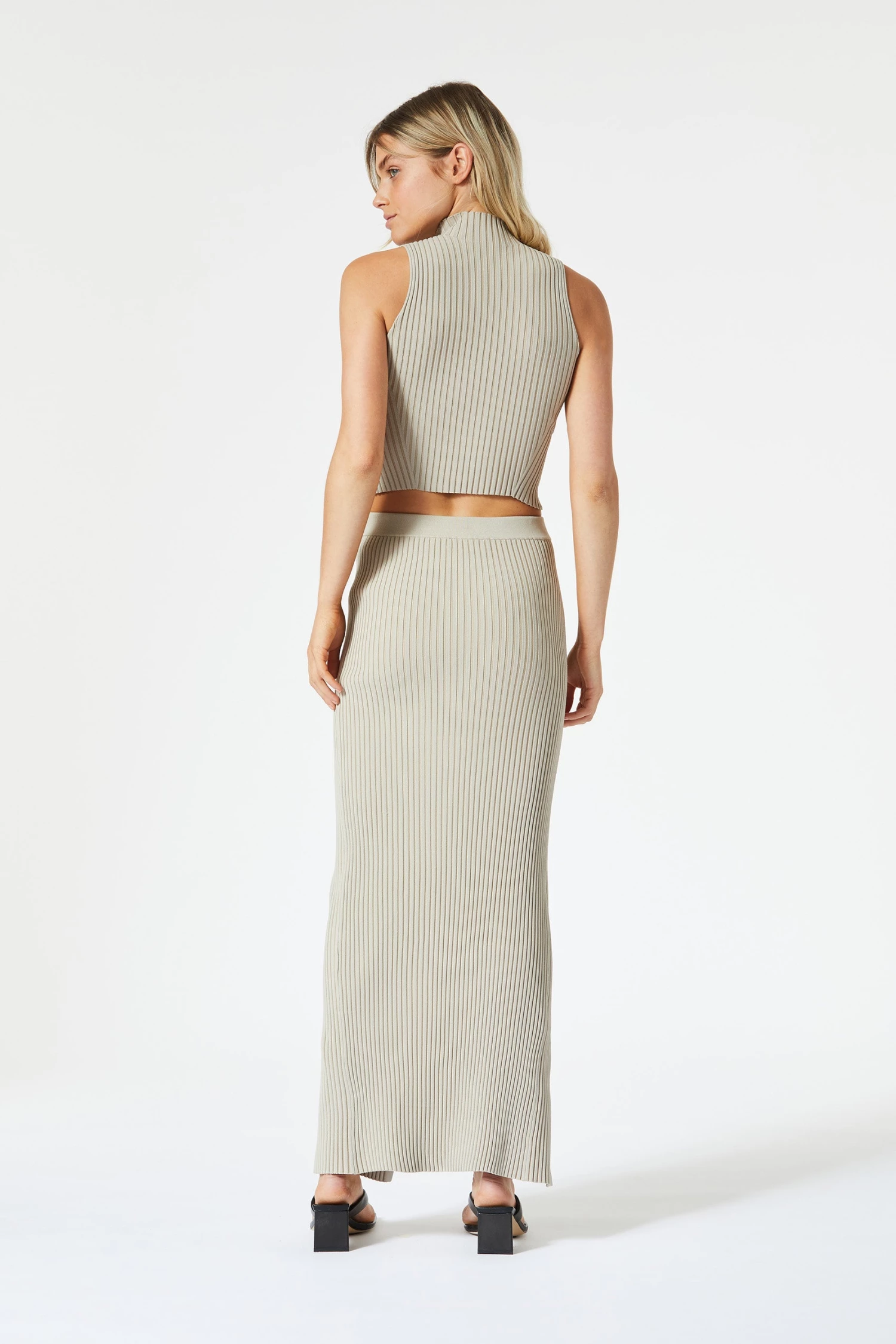 San Sloane San Slaone Robbie High Neck Rib Top Oatmeal 7 San Sloane San Slaone Robbie High Neck Rib Top Oatmeal