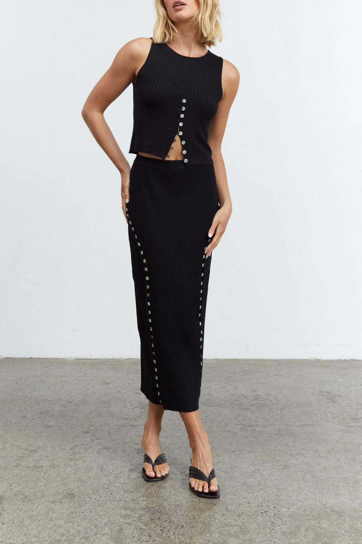 Sovere Aspect Knit Skirt 4 Sovere Aspect Knit Skirt