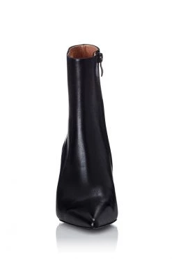 Alias Mae Jameen Black