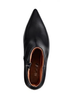 Alias Mae Jameen Black