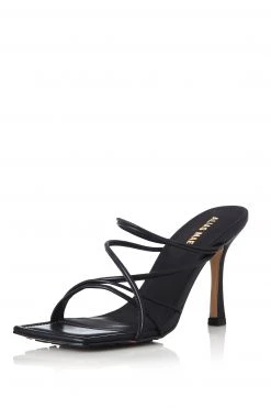 Alias Mae Leela Black