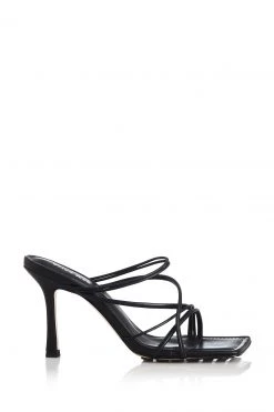 Alias Mae Leela Black