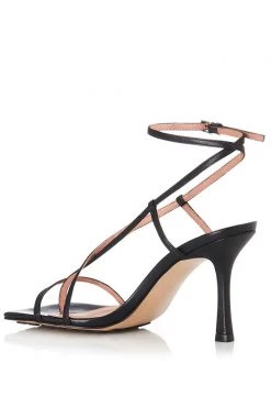 Alias Mae Lexi Black