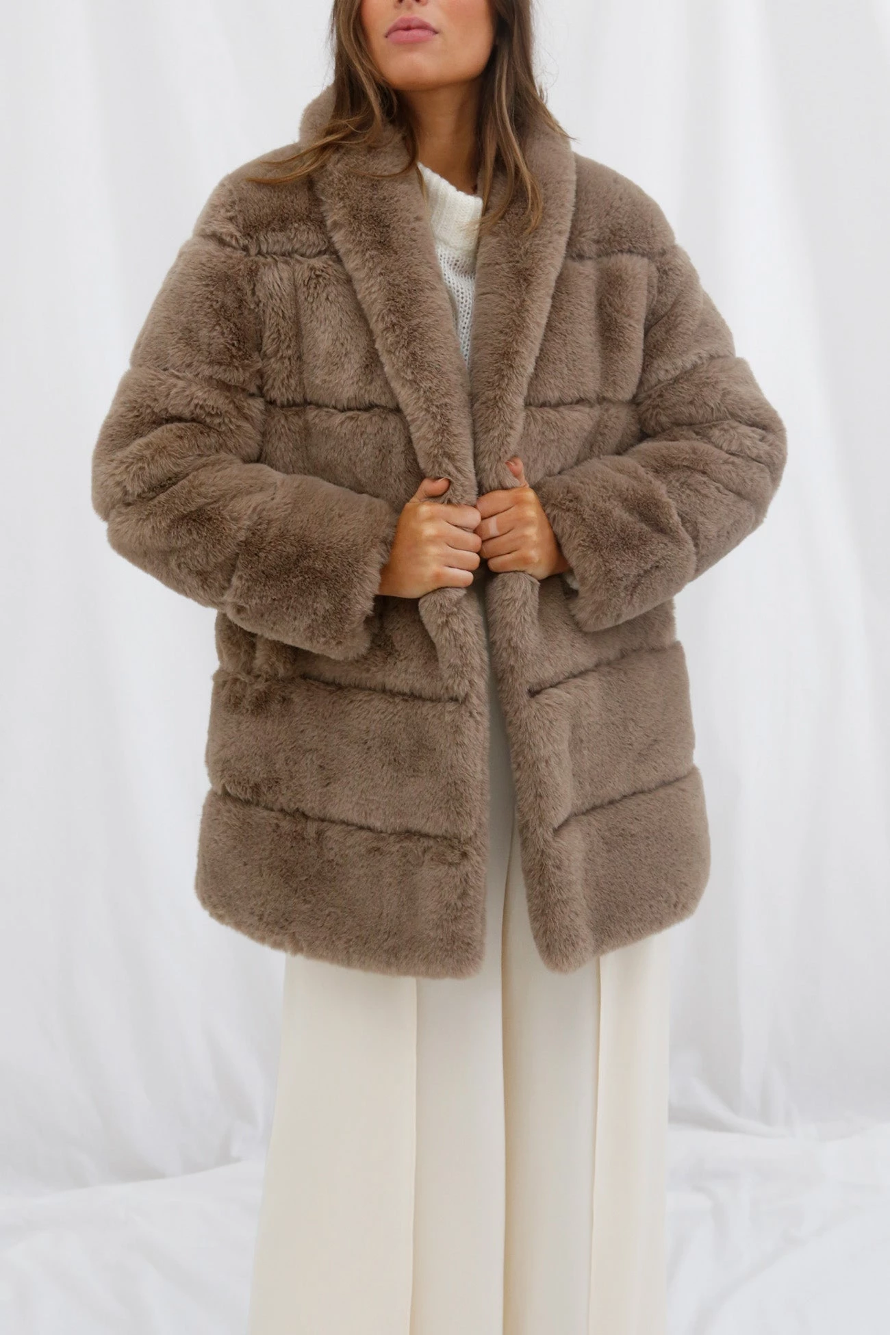 San Sloane Ashford Faux Fur Jacket Taupe 6 San Sloane Ashford Faux Fur Jacket Taupe