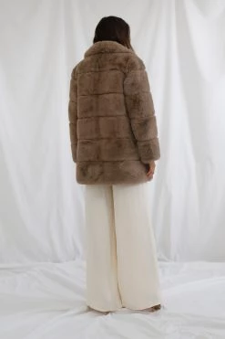 San Sloane Ashford Faux Fur Jacket Taupe 11 San Sloane Ashford Faux Fur Jacket Taupe