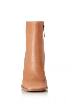 Alias Mae Sylvie Camel