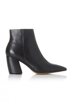 Alias Mae Akaara Boot Black