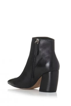 Alias Mae Akaara Boot Black